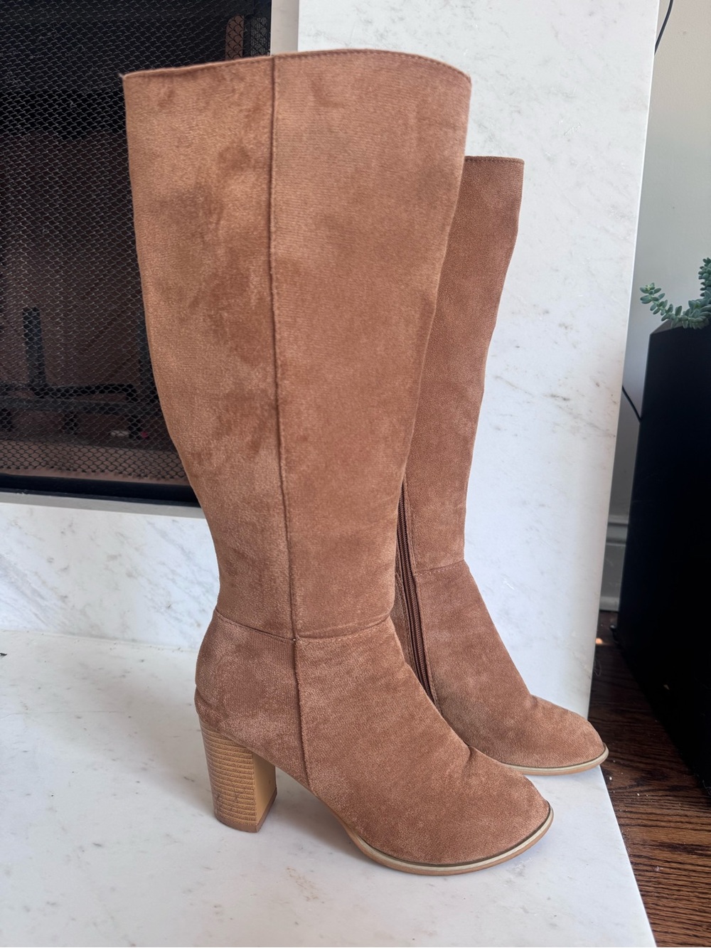 Brown Faux Suede knee high boots / chunky heel / side zipper woman’s 9 / EU 40